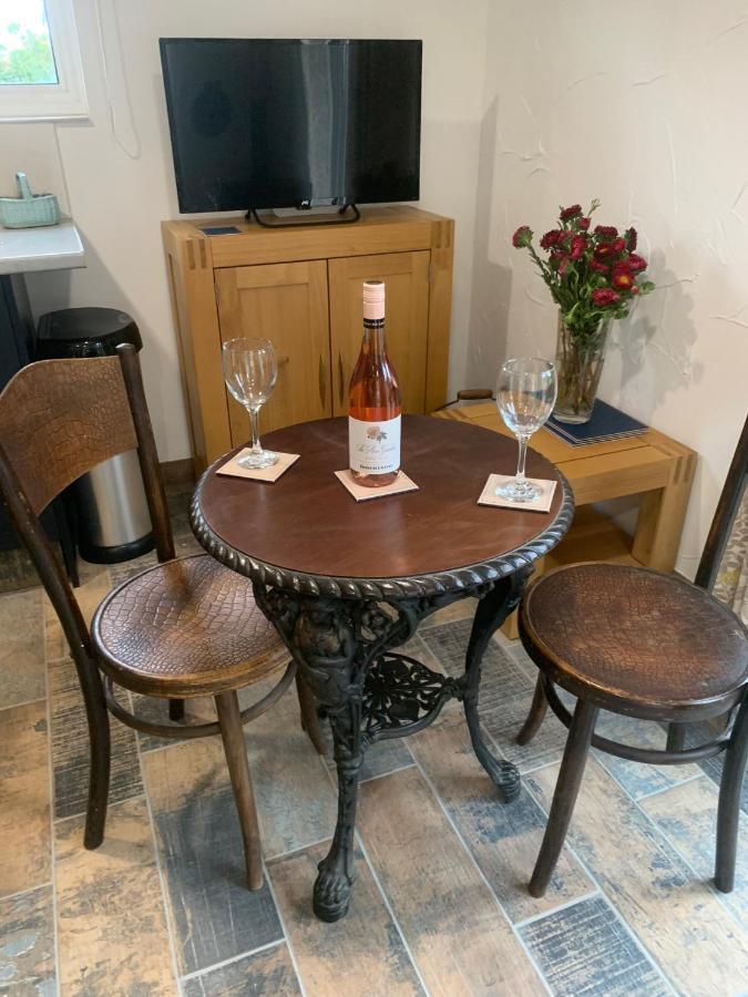 Molehill Lodge Суонси Экстерьер фото