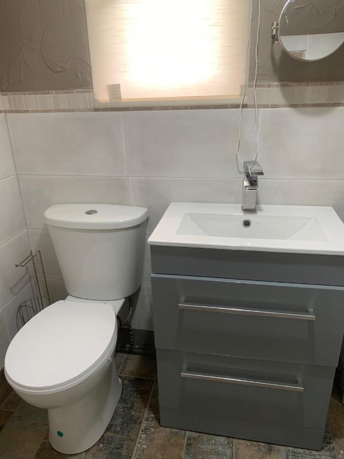 Molehill Lodge Суонси Экстерьер фото
