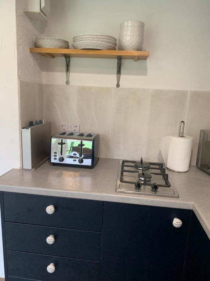 Molehill Lodge Суонси Экстерьер фото